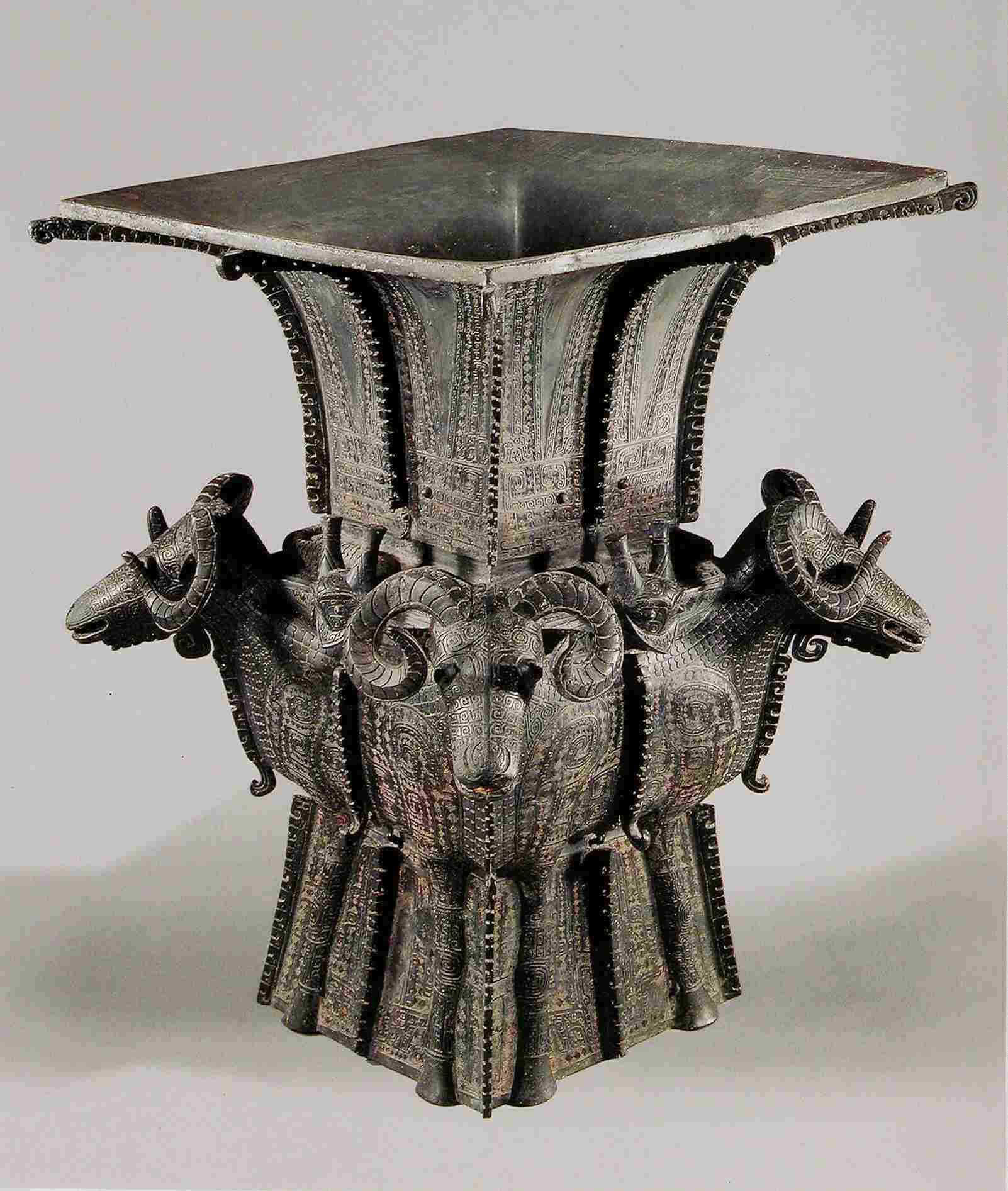 古銅器 收藏【西周時期 青銅器 四羊方壺 風水置物】時代物 中國