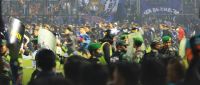 丧生人数位列足球史上前三，印尼球场骚乱为何伤亡惨重？
