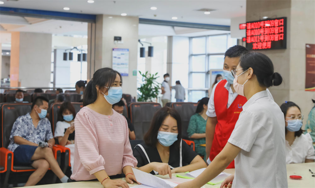 楼市回暖，年轻人什么时候买得起房？