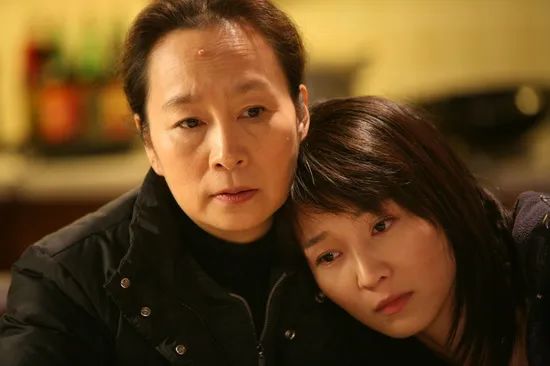 母女 母女关系为什么容易出现“控制感”和“内疚感”？