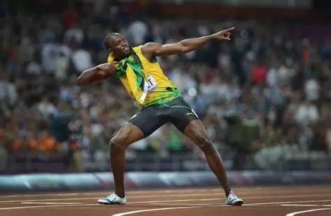 博尔特标志性的庆祝动作其实是一个舞蹈动作,来自牙买加著名的是rdx