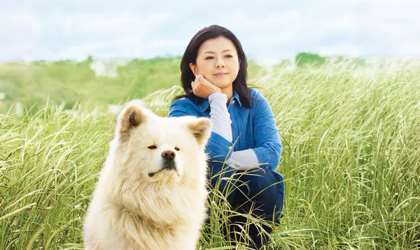 可惜它没能活那么久,姥姥去世半年后它就得了病,绝食之后奄奄一息.