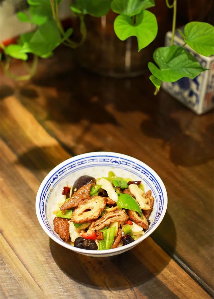 最懂老西安的这碗馍,“沃野得狠”