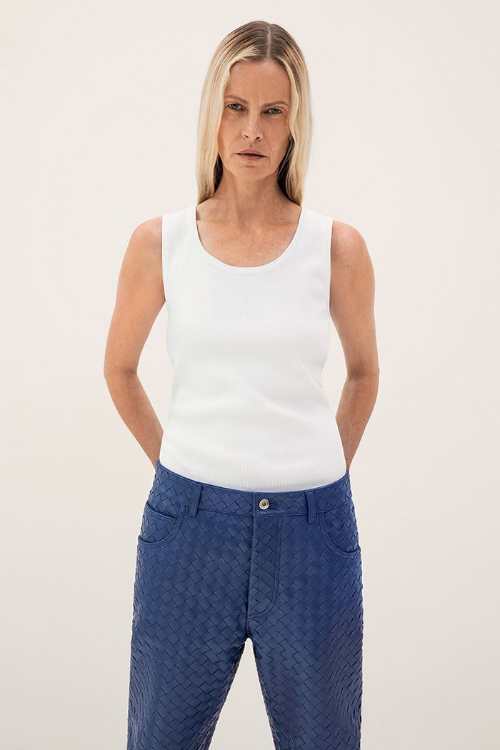 今夏顶流"白背心",最chill的都市丽人都在穿?