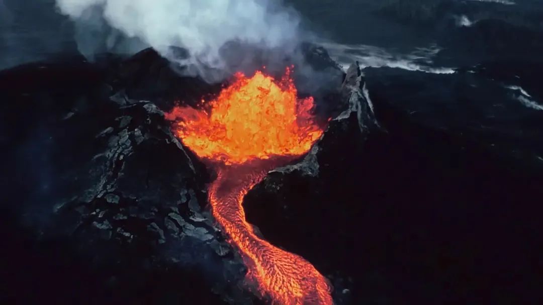 印尼火山喷发致23人遇难:勇敢的人还敢享受世界吗?