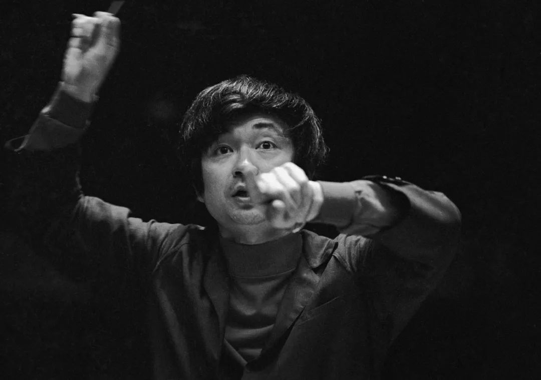 小泽征尔去世别了跪听二泉映月的世界级指挥大师