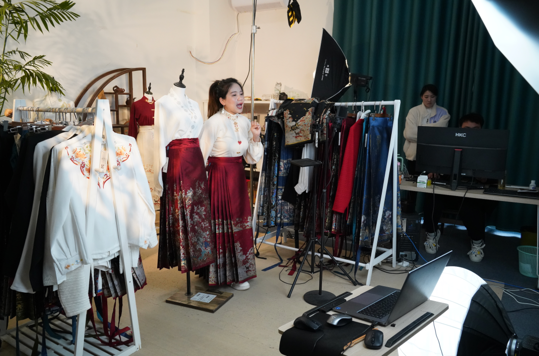 国民顶流马面裙带曹县重回宇宙中心