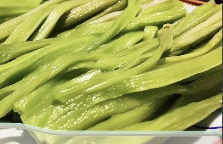 嚼起来嘎吱响的贡菜,到底是个什么来头?