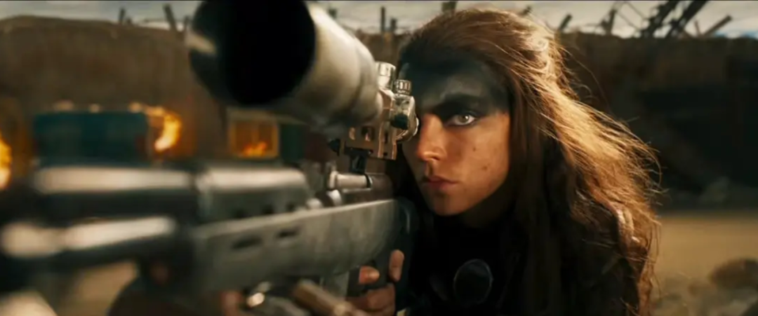 作为《狂暴之路》的前传,《狂暴女神》在万众期待之下却陷入了尴尬的