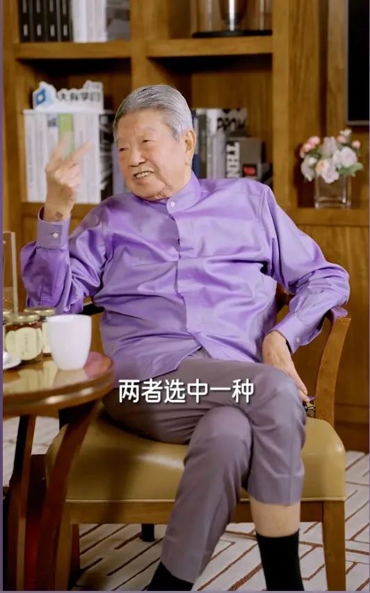 现在年轻人会在内卷和躺平中纠结,好像是心底的朱砂痣或白月光,选了