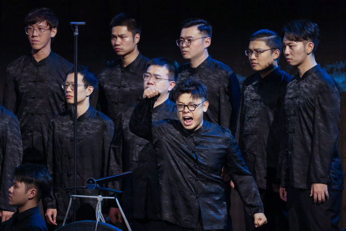 "神曲制造机"彩虹合唱团:都市年轻人的精神代言人?