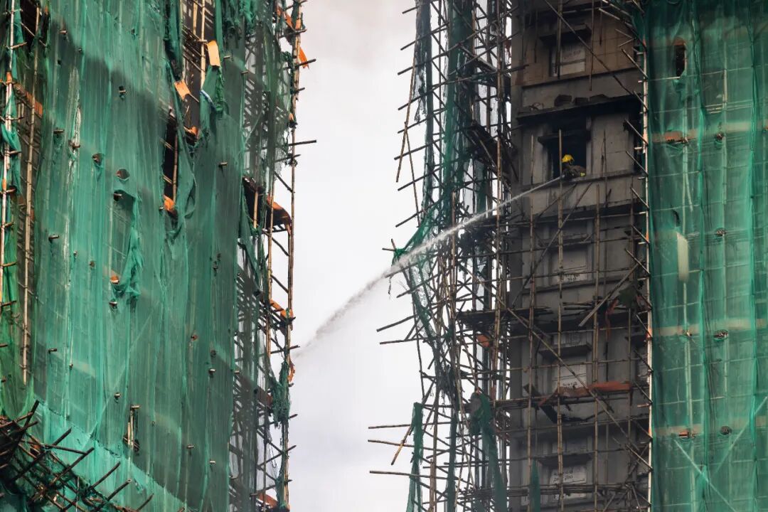 大火包围香港宏福苑